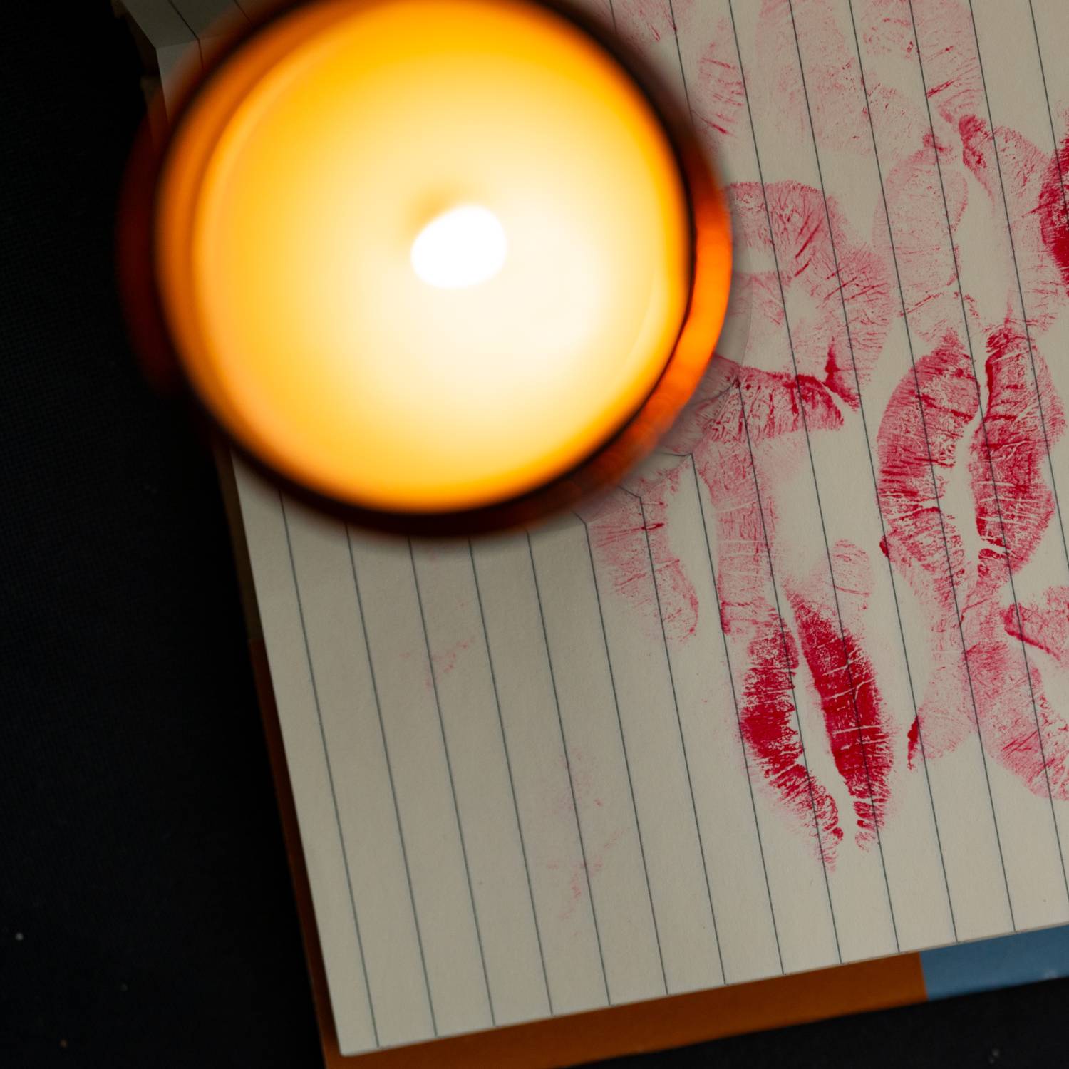 Dlaczego świeca tuneluje?