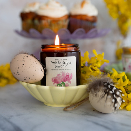 Świeżo ścięte piwonie - świeca sojowa