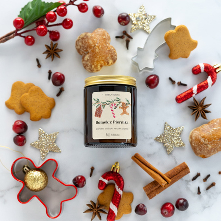 Domek z piernika - świeca sojowa